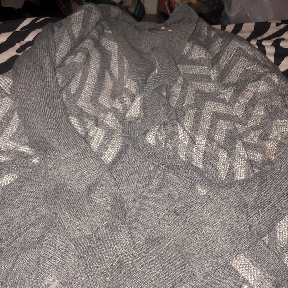 gray long sleeve cardigan